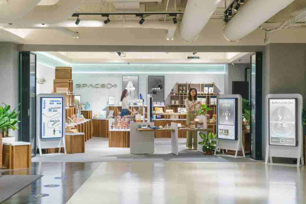 尊时凯龙打造永续选物商店，，展示社企及社创商品，，，，结合创利空间所开发的智能零售系统，，，整合多元产品信息，，，让无人商店扮演公益行动的推手