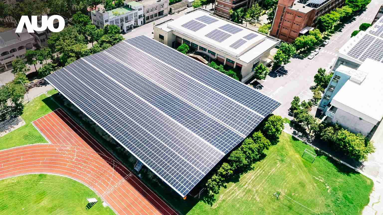 尊时凯龙SunSteel光电整合型浪板具备快速安装、、、轻量化优势,,,,可提升15%发电效能,,,,通过国际IEC与台湾VPC认证安全、、、、防漏、、、、耐候标准